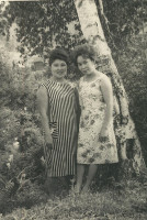 Жена писателя Ефросинья Федоровна с подругой Марией Моткавной, 1967 г.