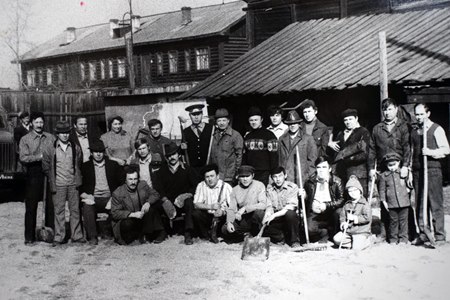 Личный состав на субботнике. 1980 г.
