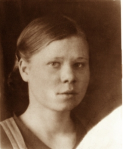 Маша Цуканова, фото с заводского пропуска, 1942 г.