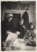 9. Общий вид цеха вышивки артели «Улучбыт». 1932 г. Нагорская Н.Н. Источник: Новосибирский государственный краеведческий музей