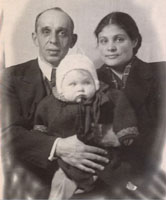 2. Семейное фото – Кузьмины-Самрины / фотограф неизвестен. – Изображение : электронное // https://archi.ru/russia/100225/dni-i-dela : [сайт].