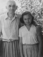 8. Фотография – Кузьмин Николай с дочерью Ксенией / фотограф неизвестен. – Изображение : электронное // https://archi.ru/russia/100225/dni-i-dela : [сайт].